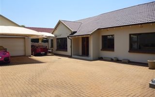 4 Bedroom House in Elma Park