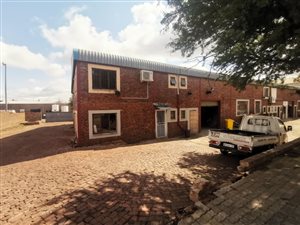 816 m² Industrial space in Waltloo