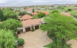 3 Bedroom House in Blue Valley Golf Estate