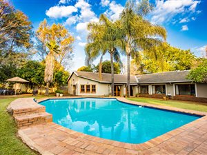 4 Bed House in Lynnwood Glen