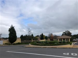 1 ha Land available in Klein Zevenwacht