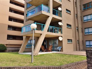 3 Bed Apartment in Amanzimtoti