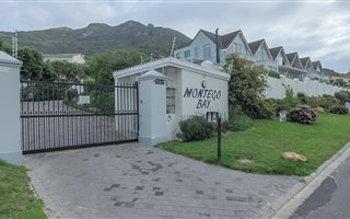 3 Bedroom Townhouse in Hout Bay and surrounds