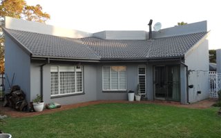 2 Bedroom House in Zwartkop