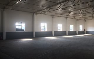 300 m² Commercial space in Die Hoewes