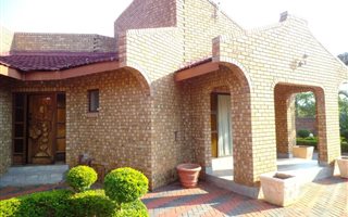 5 Bedroom House in Chroom Park