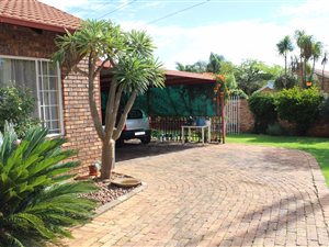 3 Bed Simplex in Highveld