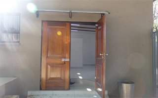 1 Bedroom Garden Cottage in Bramley