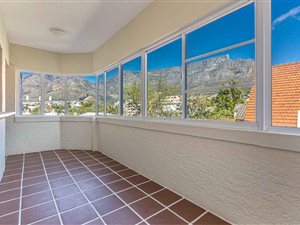 2 Bed Apartment in Gardens