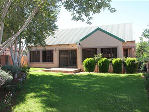 2 Bed Simplex in Van Der Hoff Park