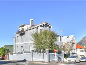 2 Bed Apartment in Tamboerskloof