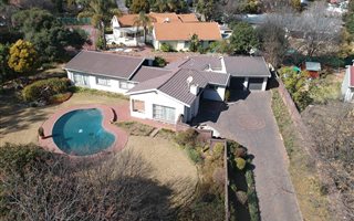 4 Bedroom House in Bryanston West