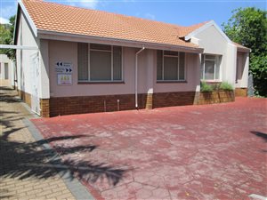 105 m² Office Space in Magalieskruin
