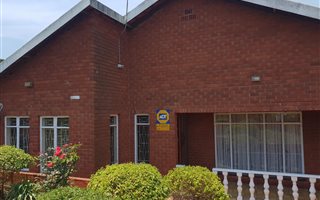 3 Bedroom House in Bombay Heights
