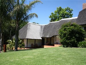 8 Bed House in Somerset West Central