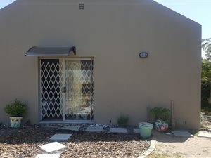 1 Bedroom Garden Cottage in Tableview