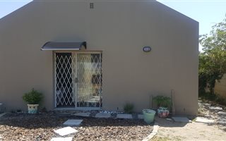 1 Bedroom Garden Cottage in Tableview