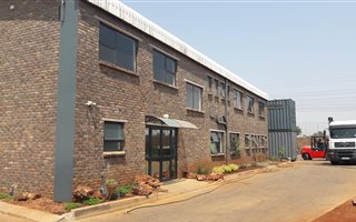 980 m² Industrial space in Clayville