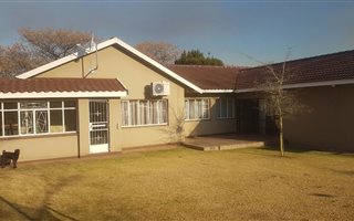 4 Bedroom House in Vanderbijlpark SW5
