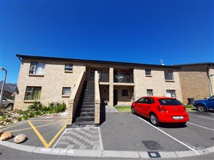 2 Bed Apartment in Fairview Golf Estate
