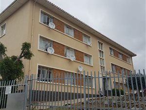 3 Bed Flat in Richmond Hill