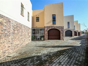 3 Bedroom Townhouse in Quigney