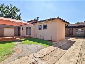 3 Bed House in Selection Park
