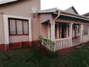 3 Bed House in Lotus Park