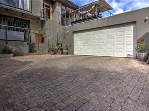 3 Bed House in Kensington