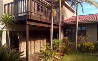 6 Bedroom House in Glentana
