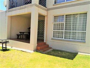 2 Bed Apartment in Roodekrans