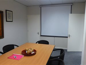 94 m² Commercial space in Tableview