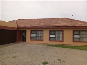 3 Bed House in Mayberry Park