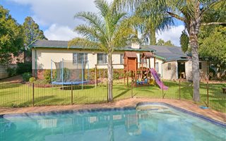 4 Bedroom House in Helderkruin