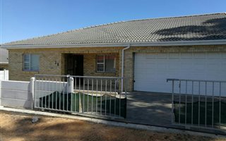 4 Bedroom House in Bredasdorp