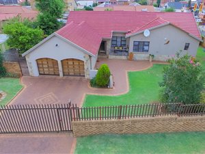 4 Bed House in Lenasia South