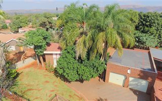 3 Bedroom House in Geelhoutpark