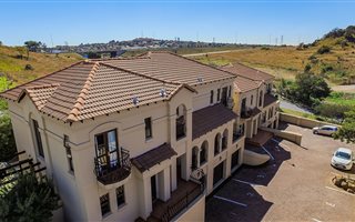 2 Bedroom Duplex in Bassonia