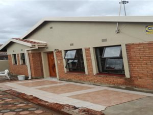 3 Bed House in Retswelele