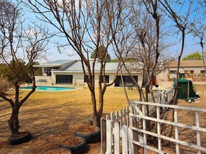 6 Bed House in Farmall