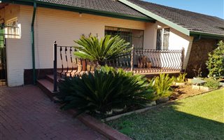 3 Bedroom House in Aston Manor