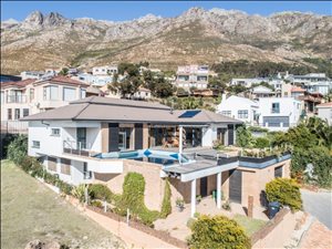 3 Bed House in Mountainside