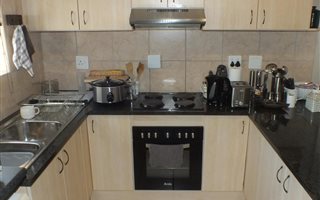 2 Bedroom Apartment in Vredekloof East