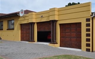 6 Bedroom House in Woodlands