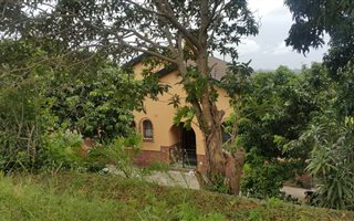 6 Bedroom House in Umhlatuzana