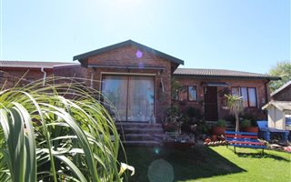 3 Bedroom House in Denneoord