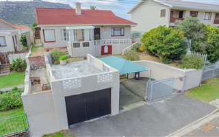 3 Bedroom House in Fish Hoek