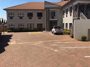 860 m² Commercial space in Moreleta Park