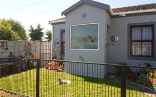 2 Bedroom Townhouse in Strand Central