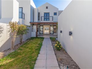 3 Bed House in Kelderhof Country Village